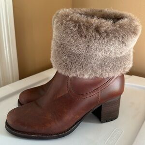 EUC Trask Boots Brown Leather Fur Trim Ankle Myrah Bootie Waterproof size 6.5
